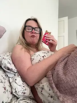 SuzieSub online show from 04/01/26, 08:15