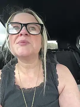 SuzieSub online show from 04/08/26, 01:11