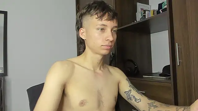 Snapshot of spacehumanz chatting on 10/29/25, 09:49 spacehumanz online show from 10/29/25, 09:49