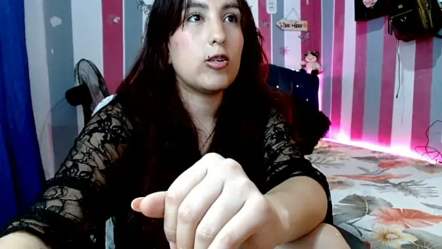 Snapshot of karo_lovely chatting on 06/19/26, 10:24 karo lovely online show from 06/19/26, 10:24