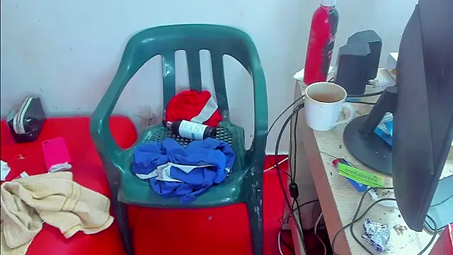 extreme hot crazy online show from 12/17/25, 05:19