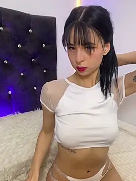 Snapshot of Lia__1 chatting on 10/07/25, 12:35 Lia  1 online show from 10/07/25, 12:35