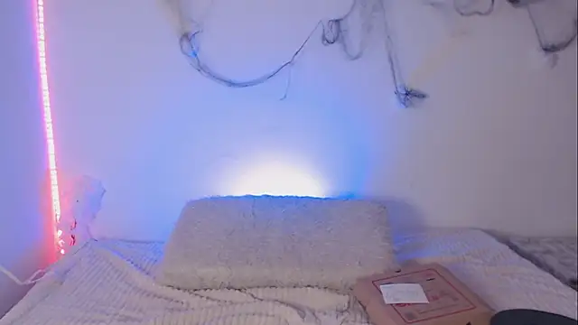 Snapshot of Lia__1 chatting on 10/18/25, 08:42 Lia  1 online show from 10/18/25, 08:42