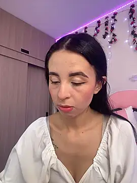 Lia  1 online show from 11/19/25, 05:13