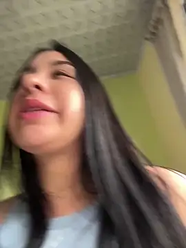 Snapshot of BELLAALEJA chatting on 12/18/25, 04:24 BELLAALEJA online show from 12/18/25, 04:24