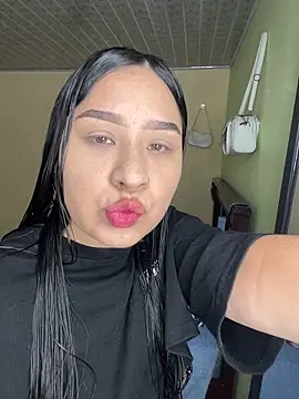 Snapshot of BELLAALEJA chatting on 04/05/26, 04:26 BELLAALEJA online show from 04/05/26, 04:26