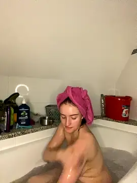 Snapshot of Tijara-im-Pyjama chatting on 09/11/25, 12:00 Tijara-im-Pyjama online show from 09/11/25, 12:00