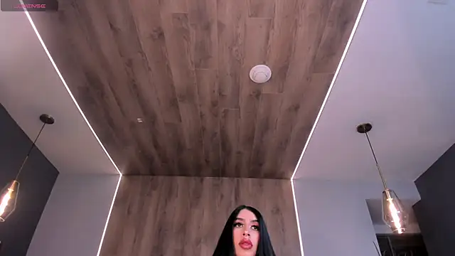 LeahLombardi  online show from 10/08/25, 03:15