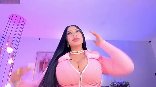 LeahLombardi  online show from 06/05/26, 03:24
