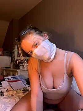 hazel wood21 online show from 10/17/25, 04:53