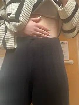 hazel wood21 online show from 03/10/26, 01:49