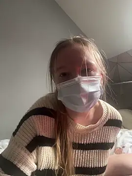 hazel wood21 online show from 03/31/26, 04:29