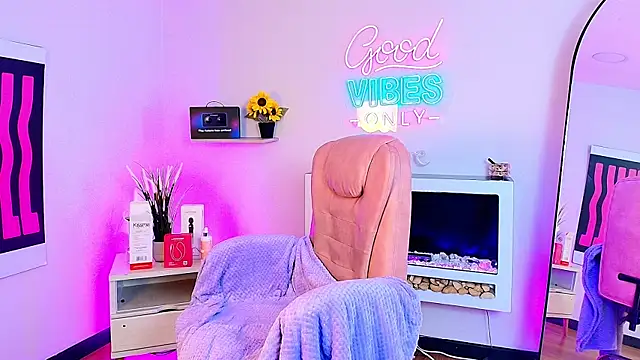 Alice Vixen online show from 05/26/26, 12:12