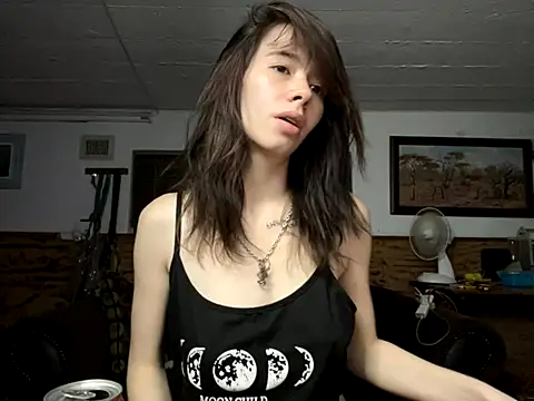 Snapshot of the_holy_t chatting on 10/11/25, 04:05 the holy t online show from 10/11/25, 04:05