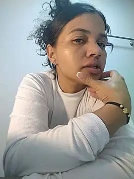 Snapshot of Eimy-04 chatting on 05/20/26, 12:28 Eimy-04 online show from 05/20/26, 12:28