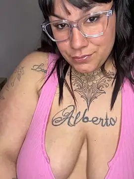 Snapshot of valen1891 chatting on 09/19/25, 02:02 valen1891 online show from 09/19/25, 02:02