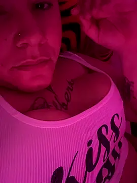 Snapshot of valen1891 chatting on 10/27/25, 03:10 valen1891 online show from 10/27/25, 03:10