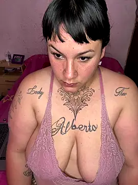 Snapshot of valen1891 chatting on 12/04/25, 12:20 valen1891 online show from 12/04/25, 12:20