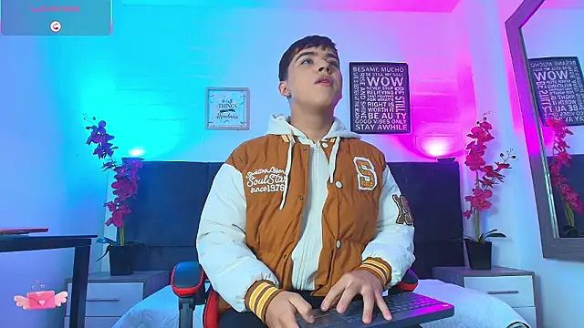 Lucass love online show from 02/15/26, 01:20