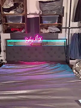 Shy Ivy online show from 10/13/25, 09:48