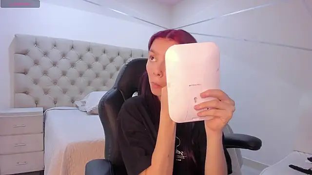 CleoWhite online show from 10/31/25, 07:59