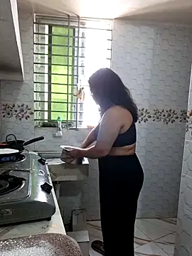 Bristy- online show from 04/11/26, 06:51