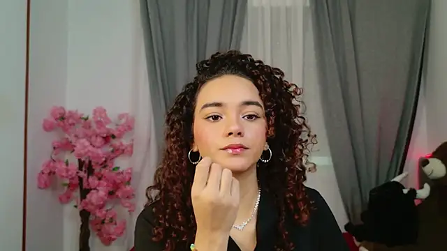 Taylor Tina online show from 10/09/25, 09:51