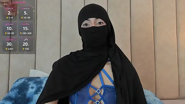  Zahiira  online show from 04/17/26, 12:08