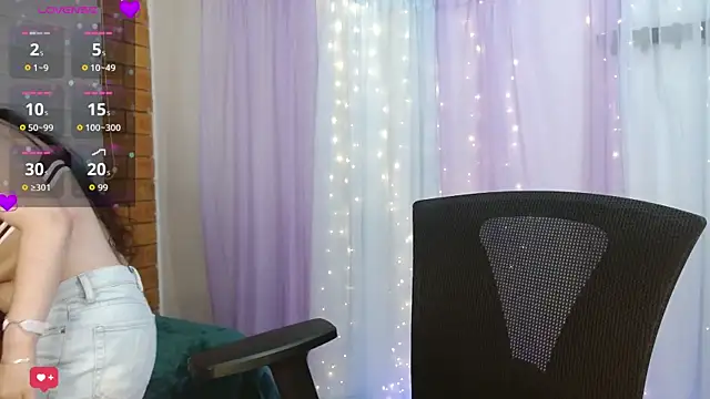 Snapshot of Camila_Ord chatting on 10/31/25, 12:44 Camila Ord online show from 10/31/25, 12:44