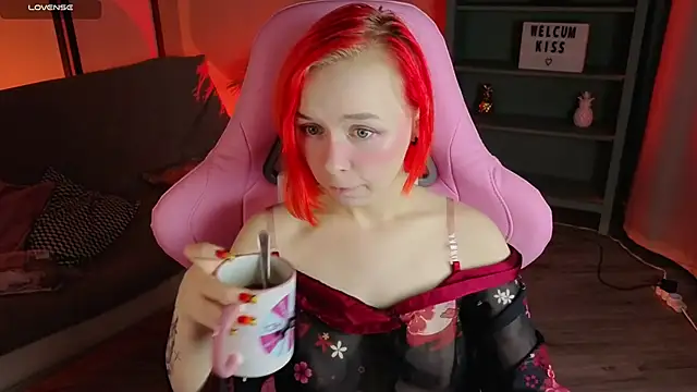 NaomiYoru online show from 10/21/25, 08:20