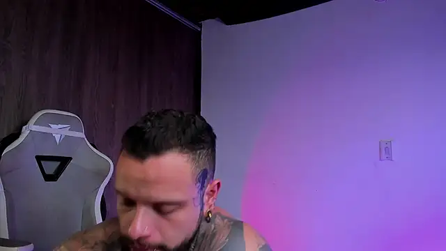 Snapshot of natevillage chatting on 10/03/25, 10:07 natevillage online show from 10/03/25, 10:07