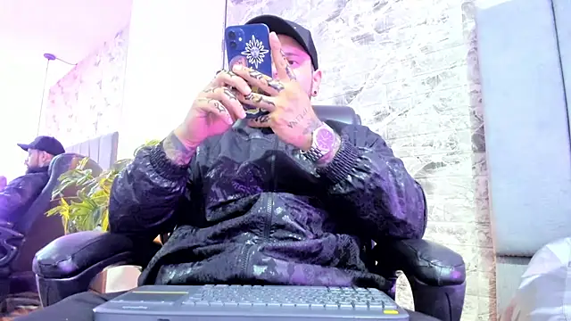 Snapshot of natevillage chatting on 10/08/25, 12:19 natevillage online show from 10/08/25, 12:19