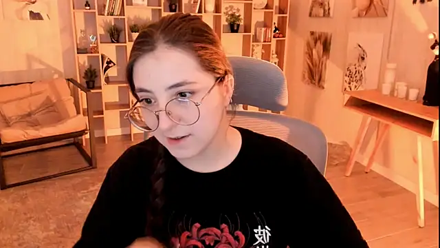 Snapshot of VirtuallVoyant chatting on 09/29/25, 04:39 VirtuallVoyant online show from 09/29/25, 04:39