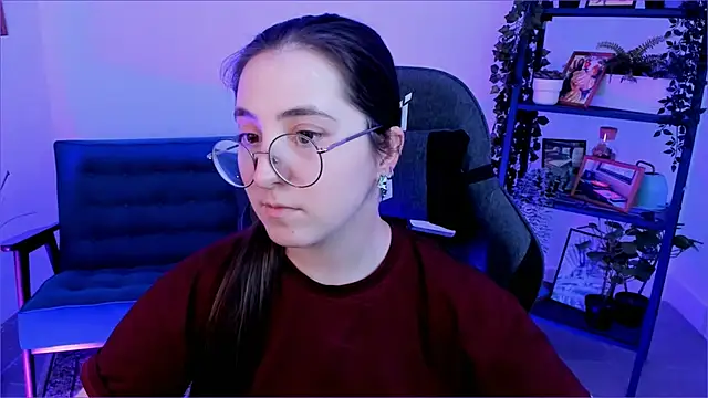 Snapshot of VirtuallVoyant chatting on 10/07/25, 03:31 VirtuallVoyant online show from 10/07/25, 03:31