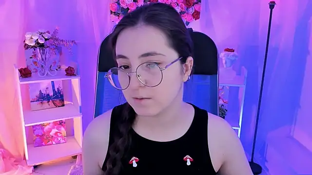 Snapshot of VirtuallVoyant chatting on 10/17/25, 07:11 VirtuallVoyant online show from 10/17/25, 07:11