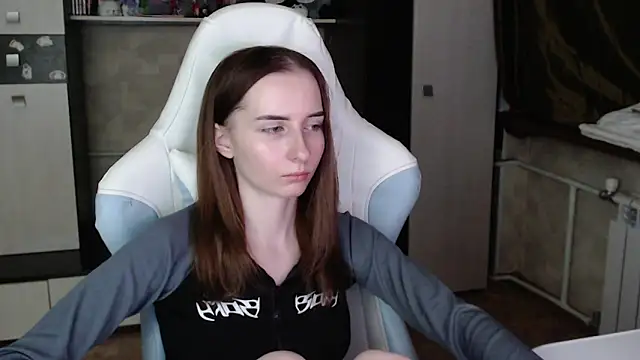 Cutti Crystal online show from 11/04/25, 03:11