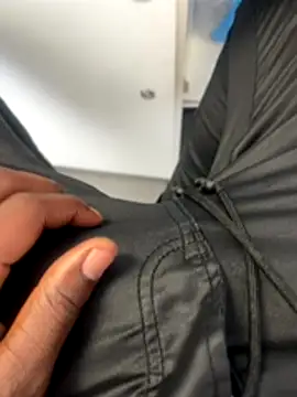 Snapshot of kamo012000 chatting on 11/26/25, 08:15 kamo012000 online show from 11/26/25, 08:15