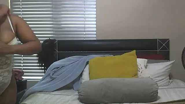 SweetBerryBliss online show from 11/17/25, 07:47