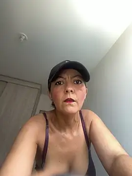 Snapshot of Tinymilf_ chatting on 06/17/26, 08:10 Tinymilf online show from 06/17/26, 08:10