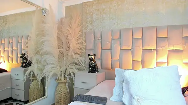 cloesummerr  online show from 12/22/25, 12:35