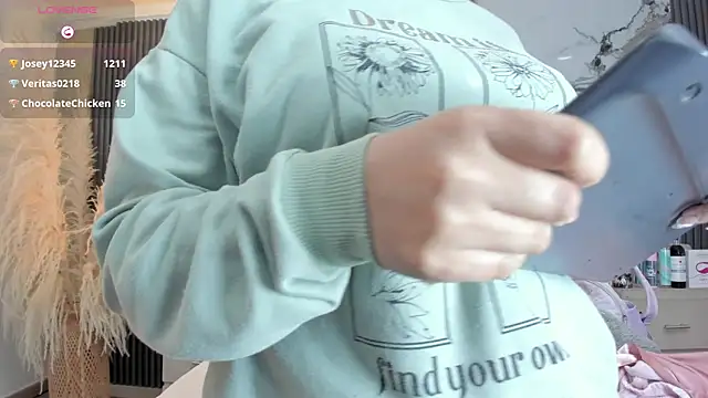 cloesummerr  online show from 03/28/26, 12:38