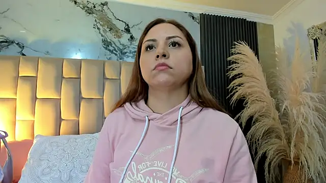 cloesummerr  online show from 05/29/26, 12:58