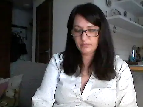 Snapshot of Elena48324 chatting on 05/13/26, 05:21 Elena48324 online show from 05/13/26, 05:21