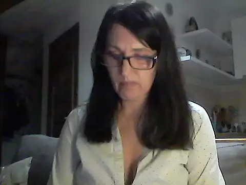 Snapshot of Elena48324 chatting on 05/15/26, 06:15 Elena48324 online show from 05/15/26, 06:15