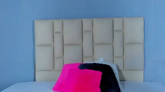 Zafiro  Brown online show from 12/20/25, 12:01