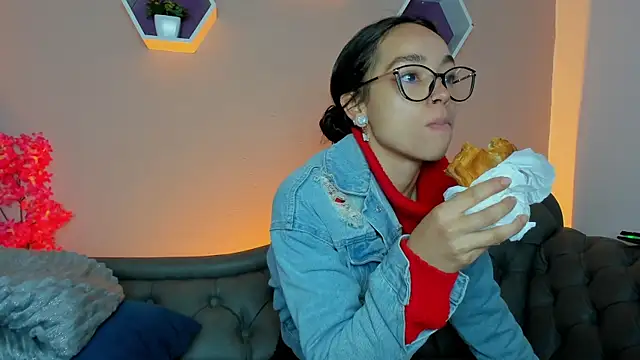 Dafne Mel online show from 10/04/25, 02:04