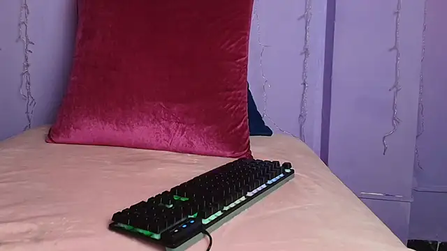 Dafne Mel online show from 10/20/25, 12:27