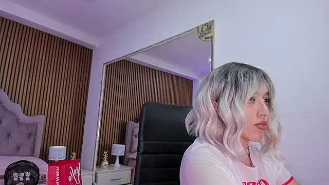 Starbutterflyy  online show from 04/05/26, 05:04