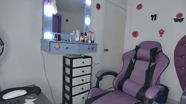 Snapshot of soffy_rosses chatting on 06/15/26, 02:03 soffy rosses online show from 06/15/26, 02:03