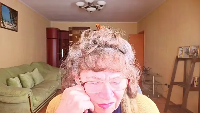 Betty Brick online show from 01/14/26, 01:39